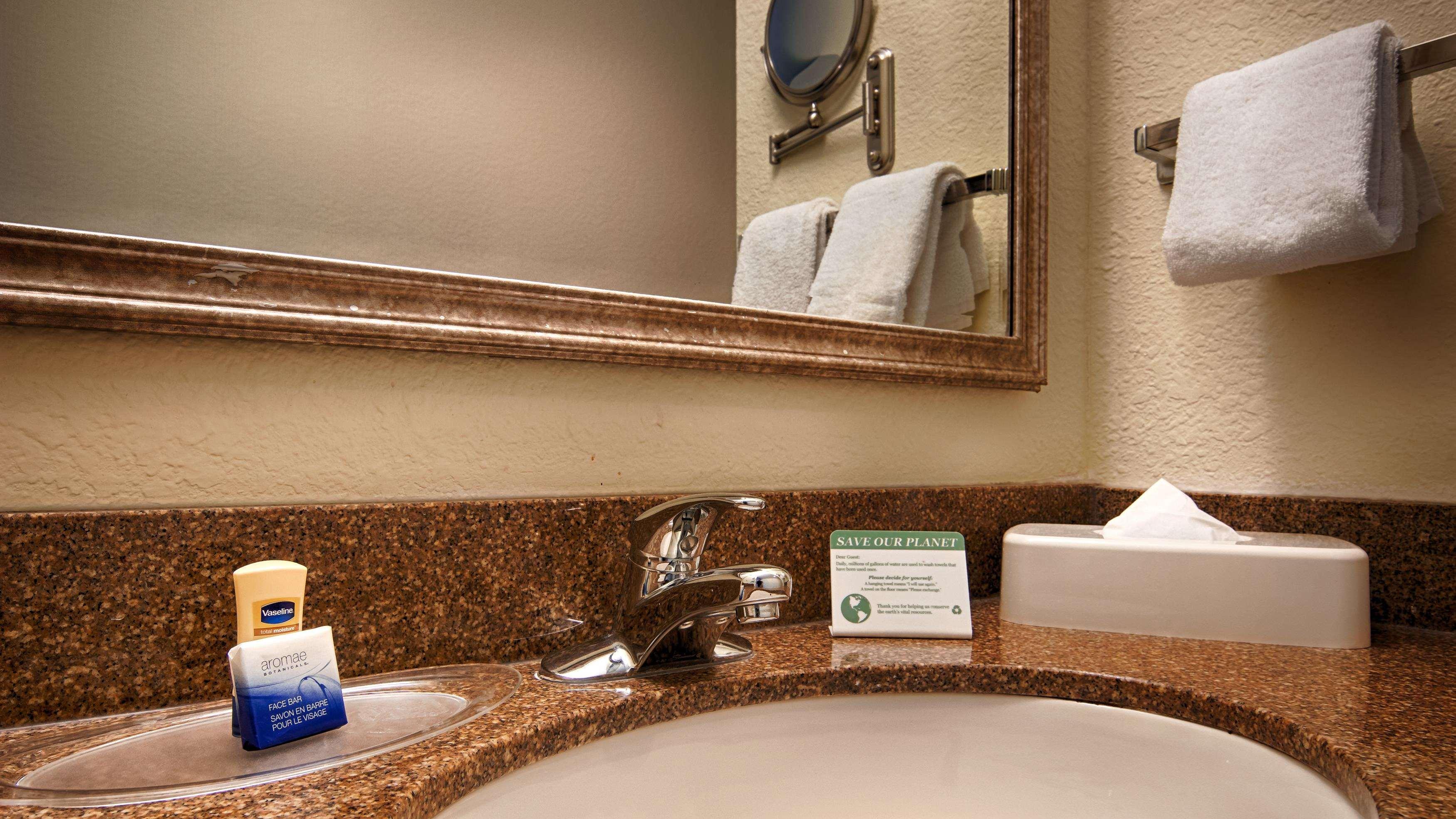 Best Western Plus Newport News Eksteriør bilde